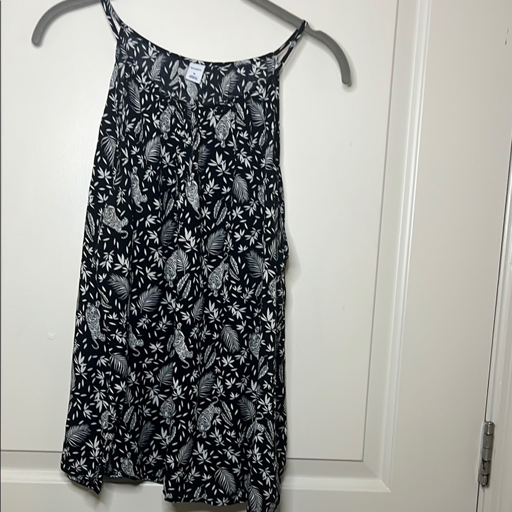 Old Navy Black and White Fitted Camisole